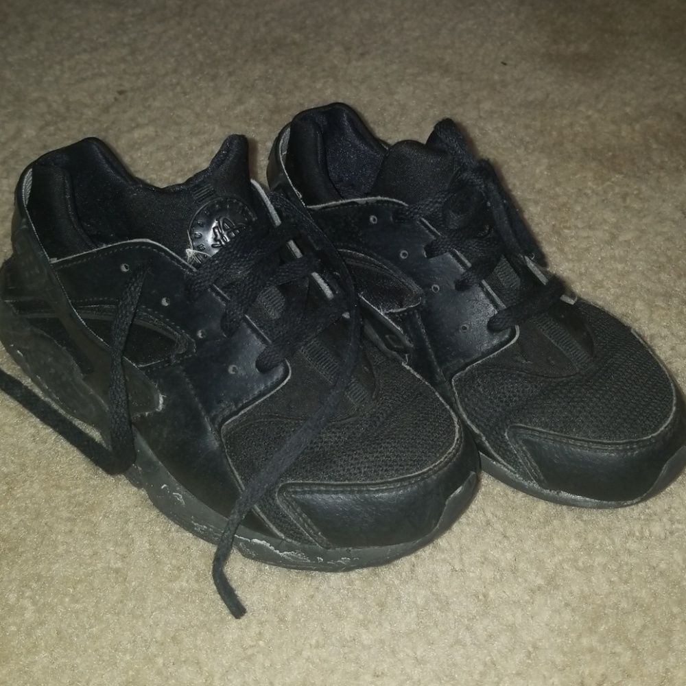 Black huaraches